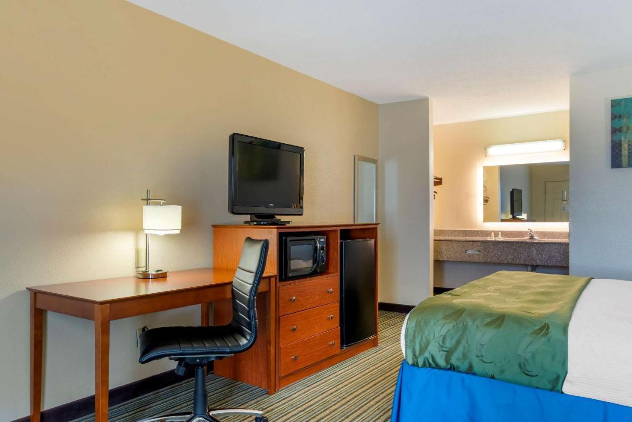 Quality Inn Ashburn Bagian luar foto