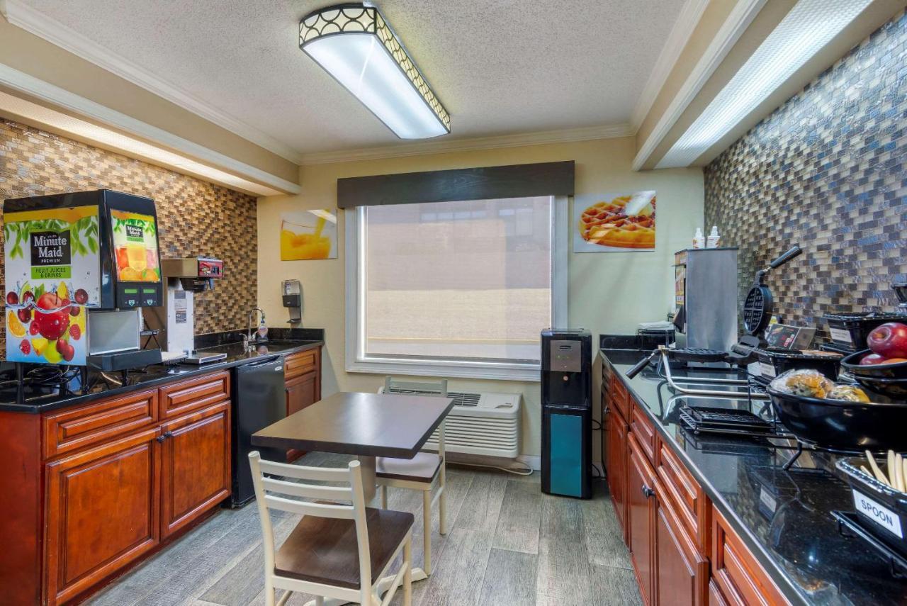 Quality Inn Ashburn Bagian luar foto