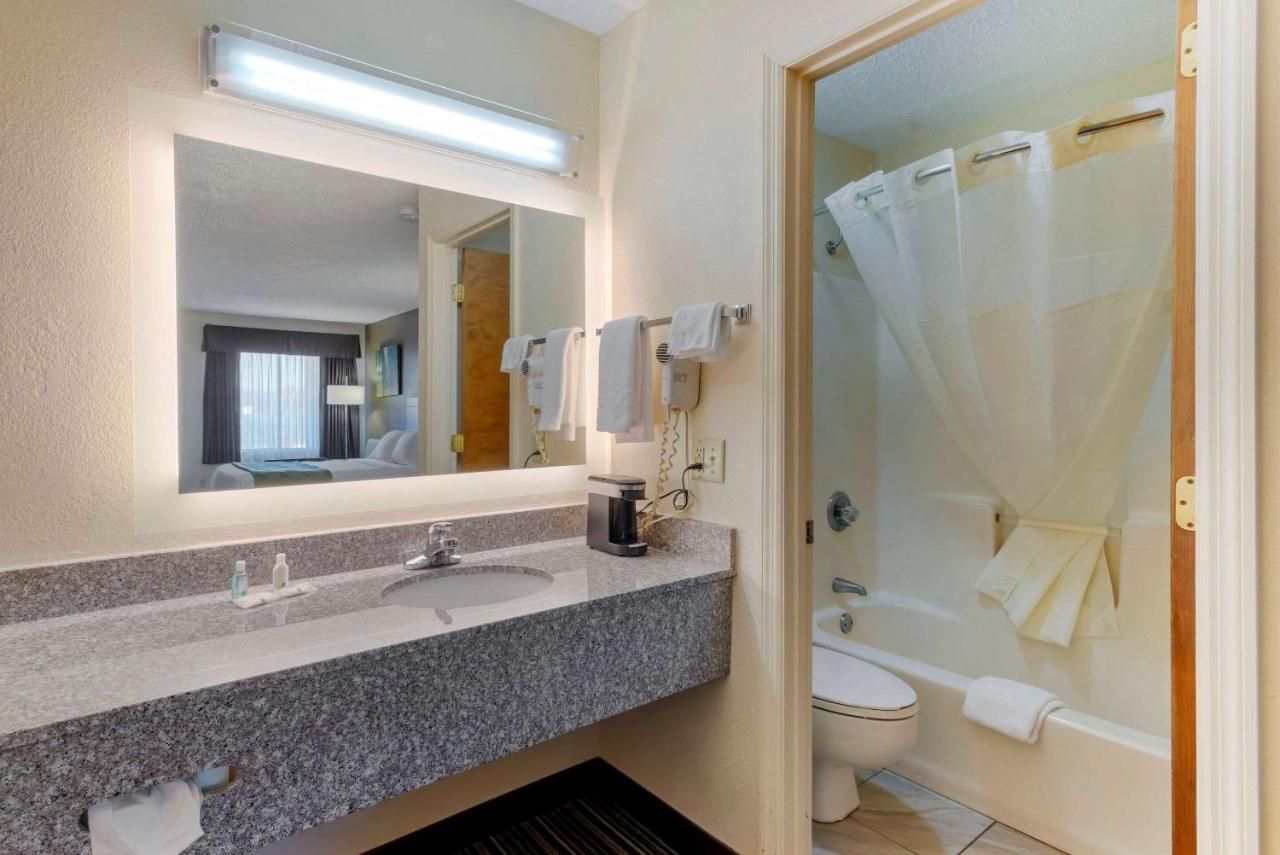Quality Inn Ashburn Bagian luar foto