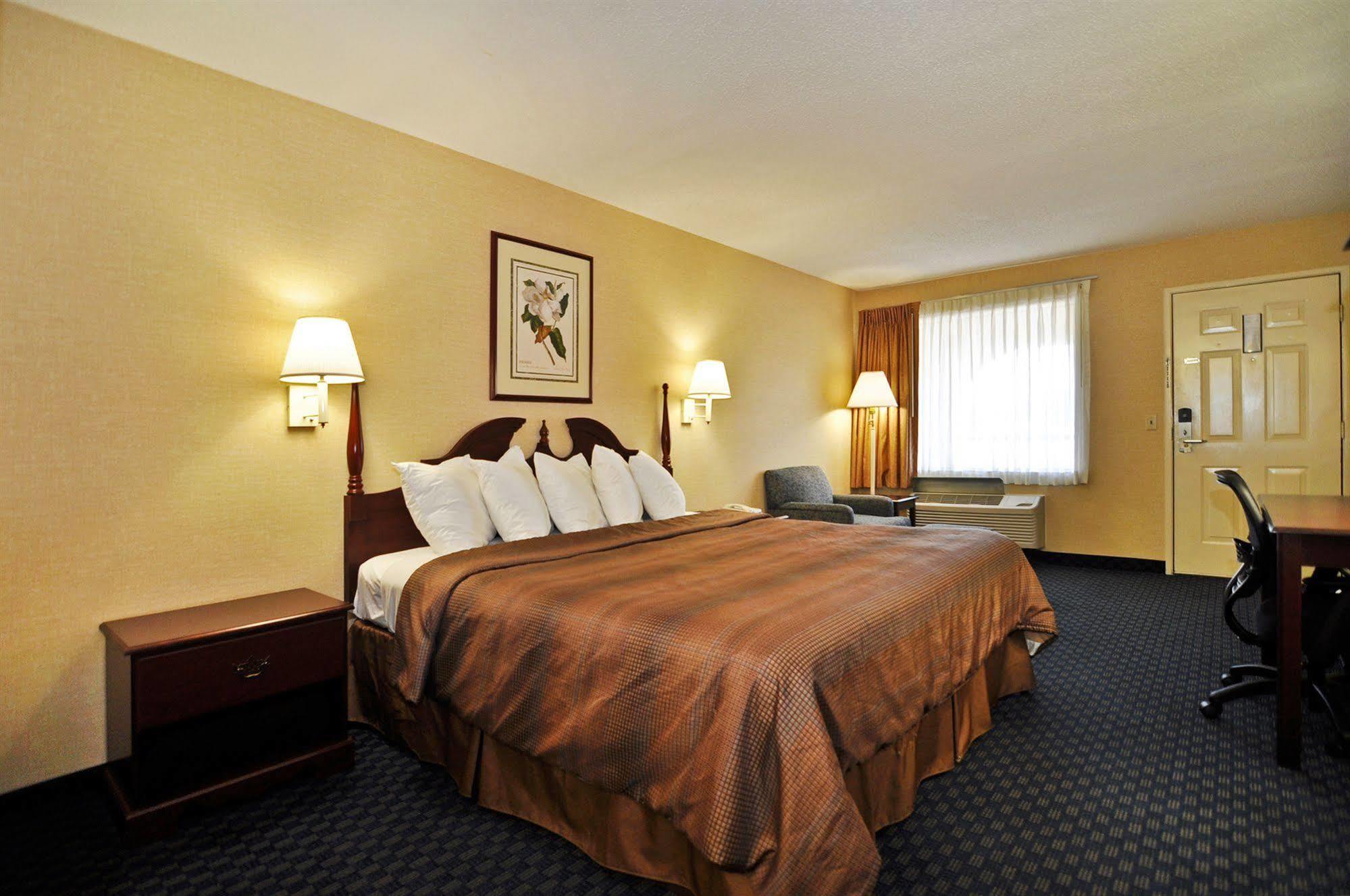 Quality Inn Ashburn Bagian luar foto